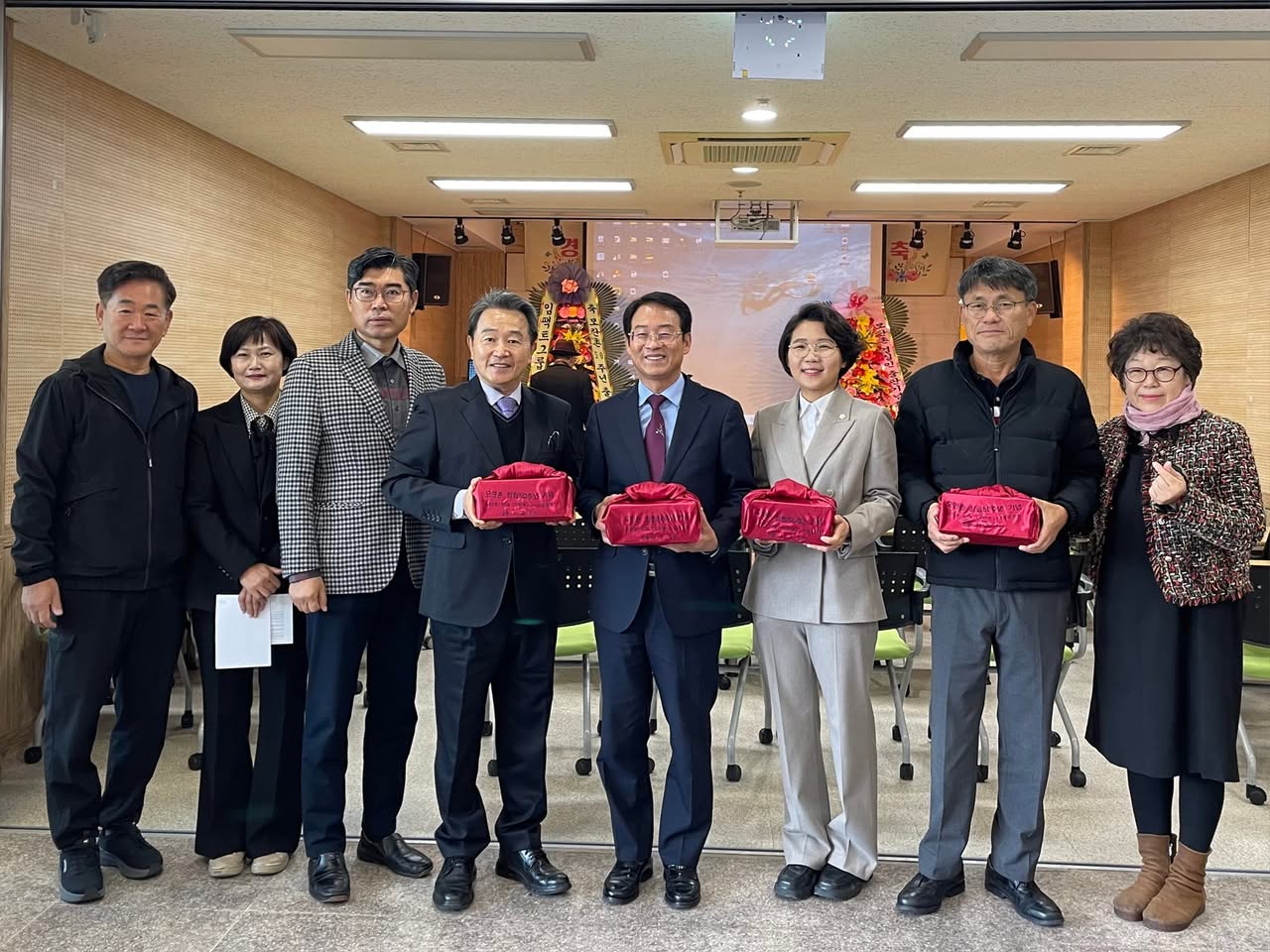 군민과 함께한 사진