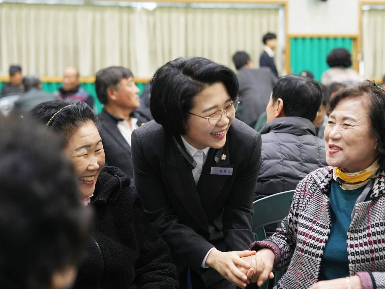 군민과 함께한 사진