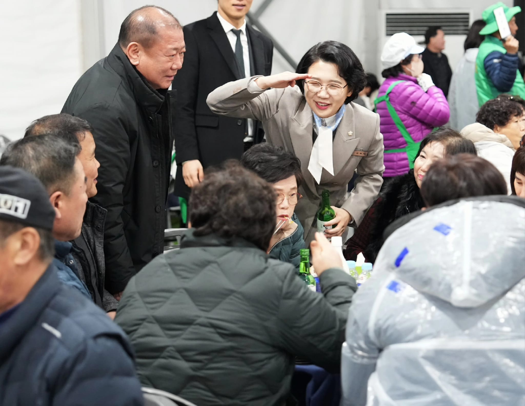 군민과 함께한 사진