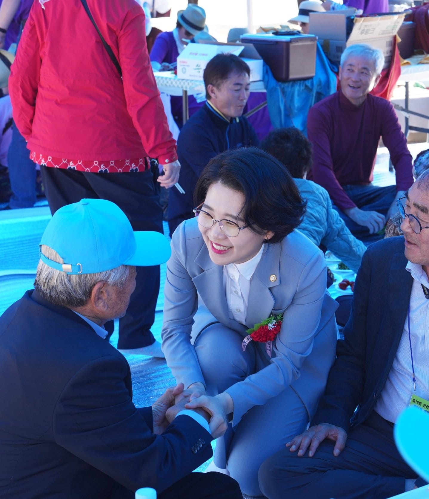 군민과 함께한 사진