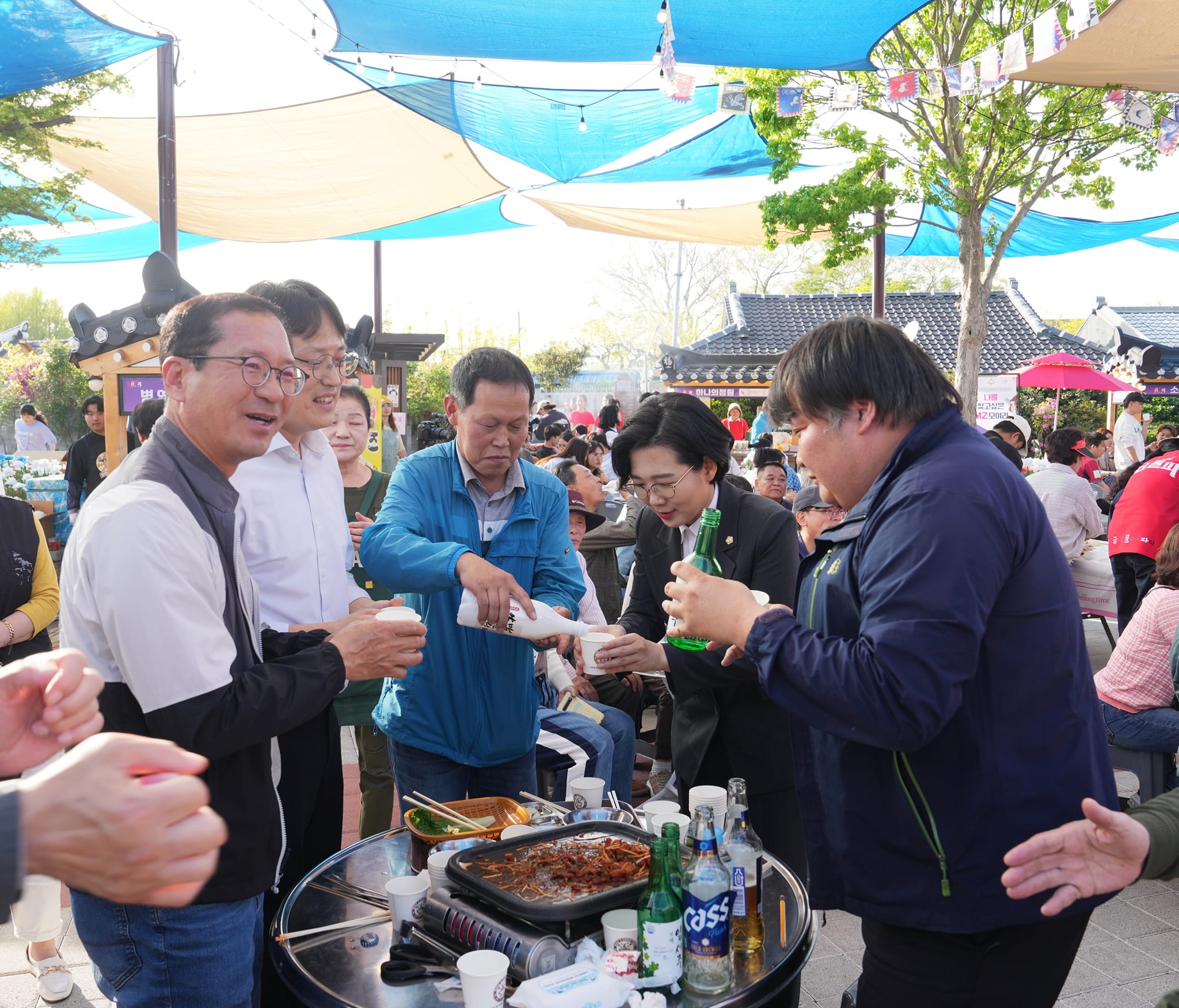군민과 함께한 사진