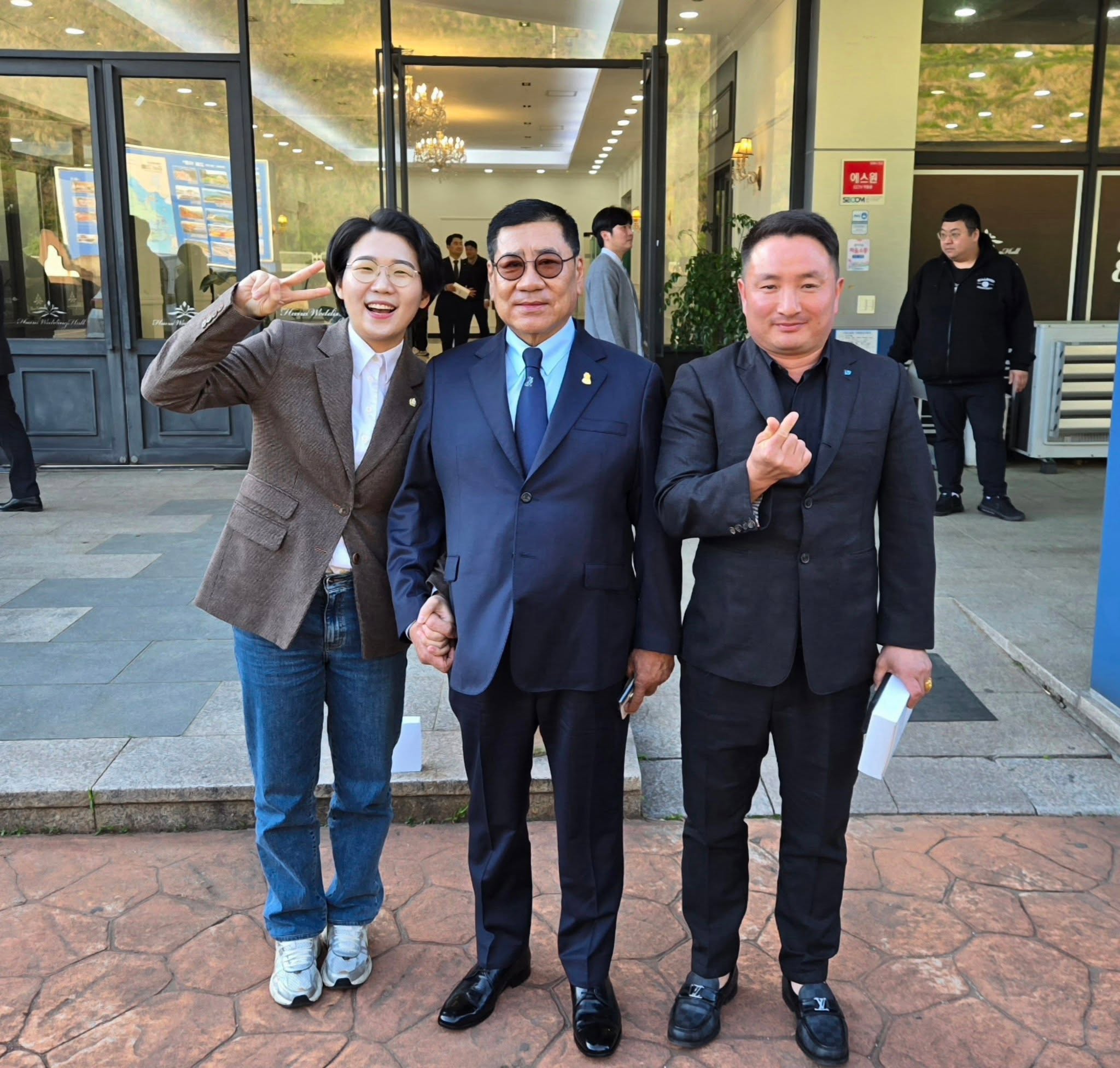 군민과 함께한 사진