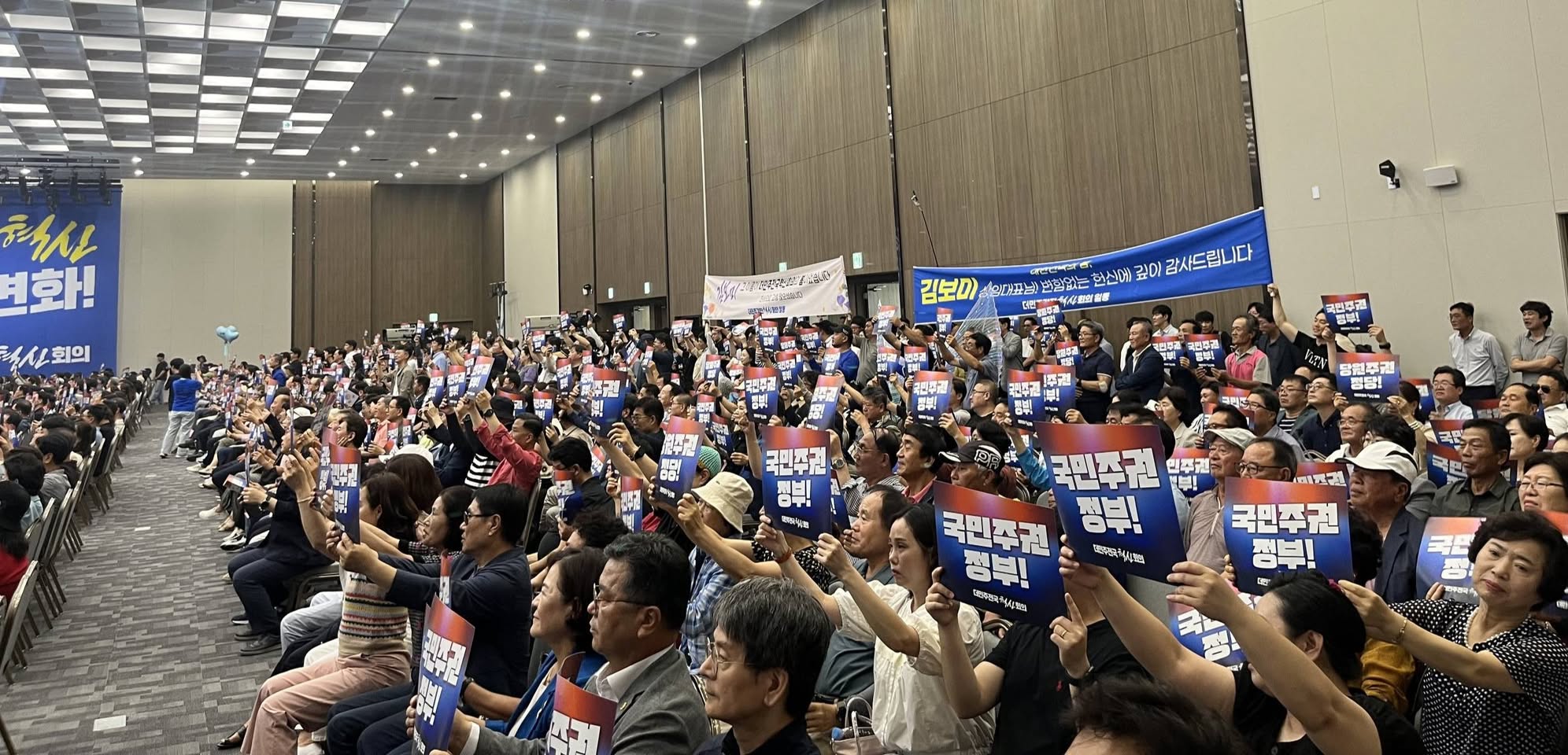 군민과 함께한 사진