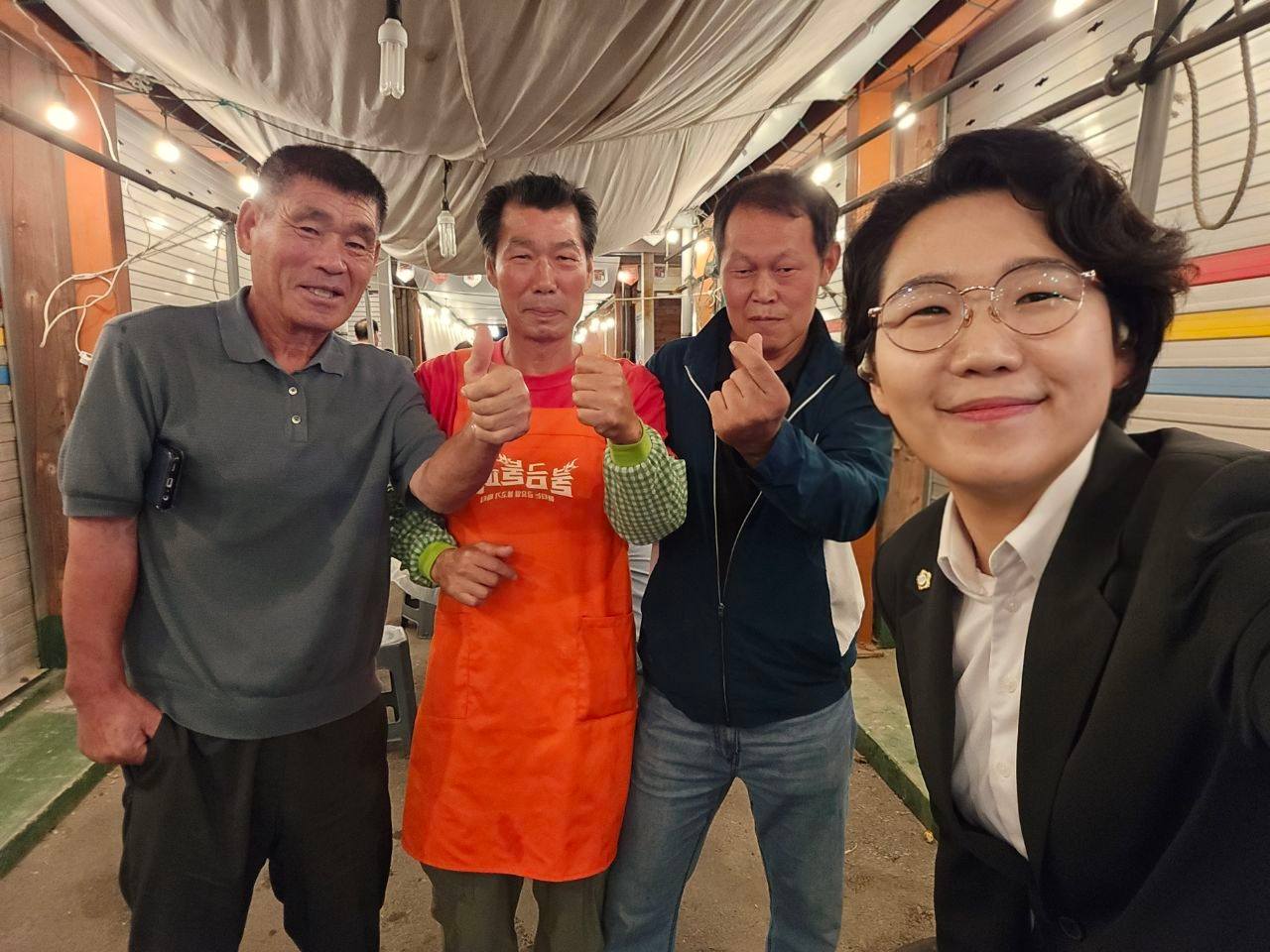 군민과 함께한 사진