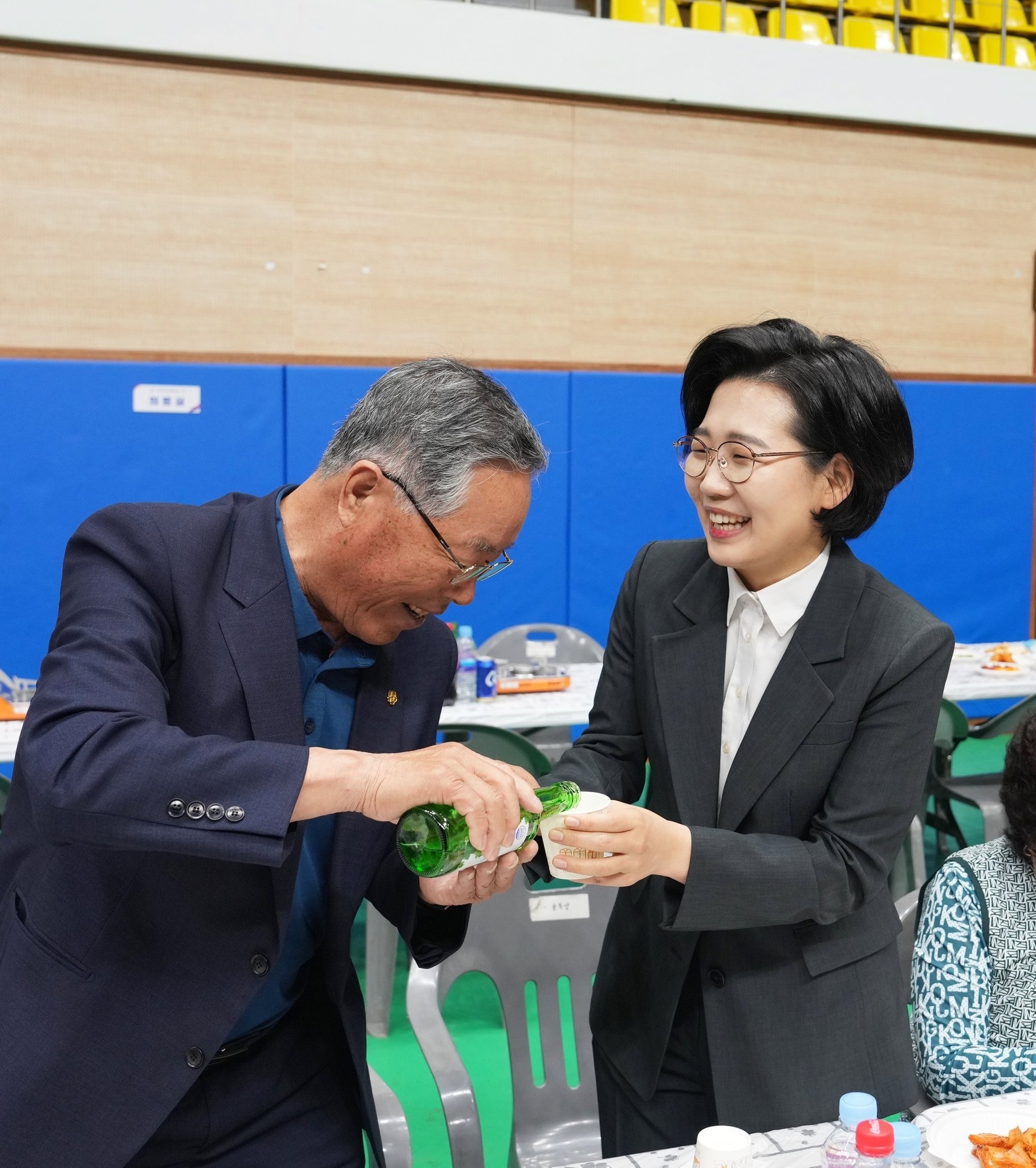 군민과 함께한 사진