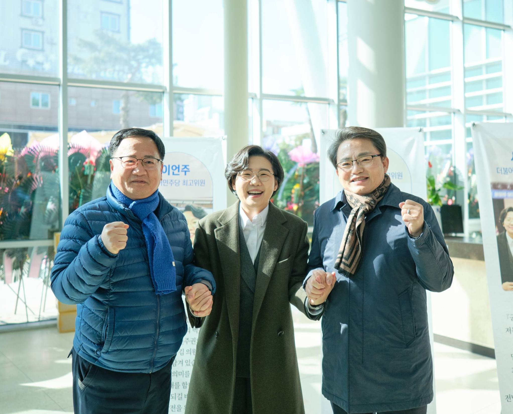 군민과 함께한 사진