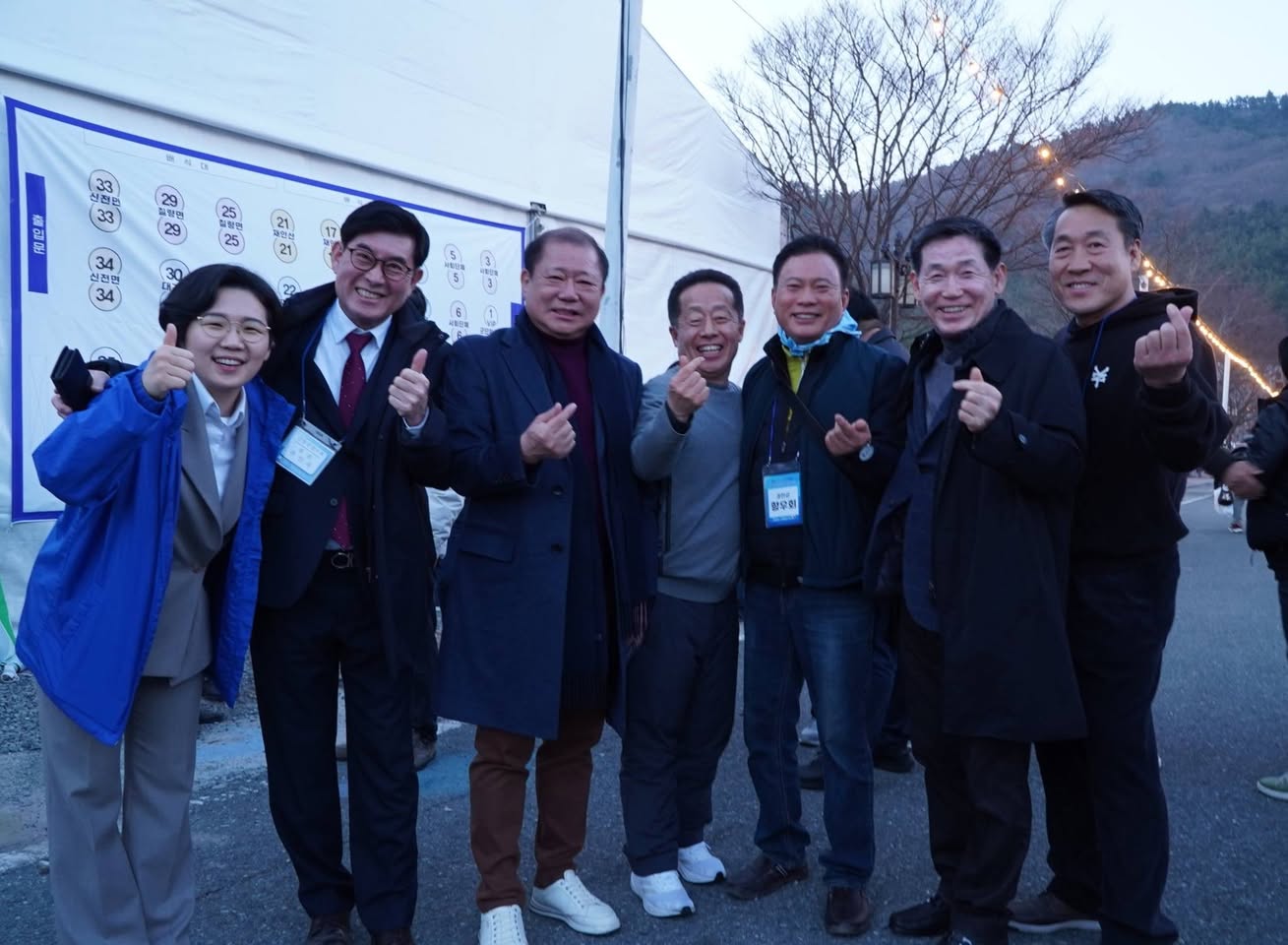 군민과 함께한 사진