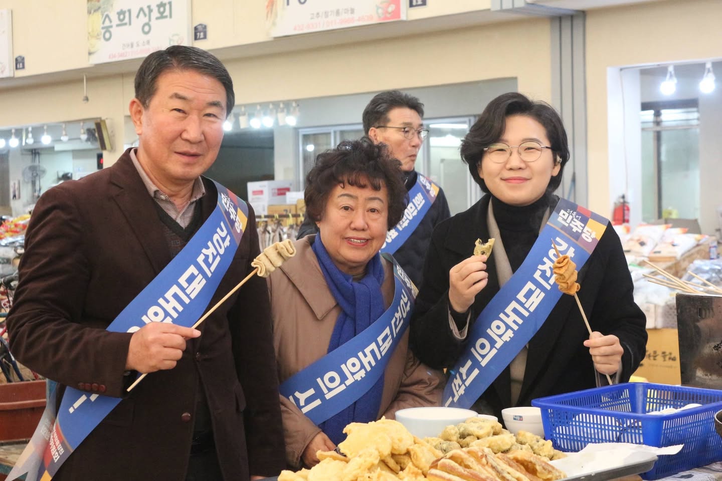 군민과 함께한 사진