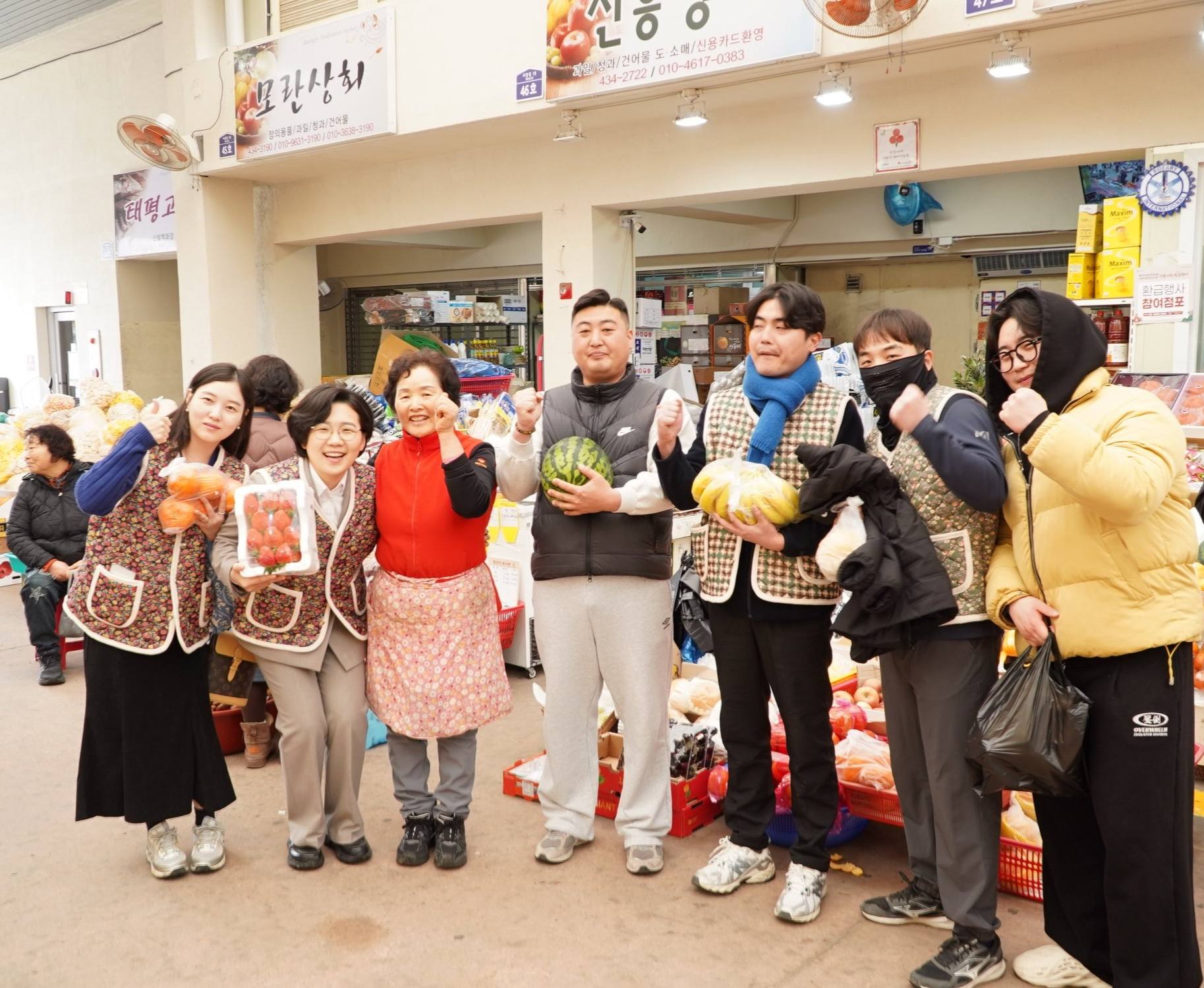 군민과 함께한 사진