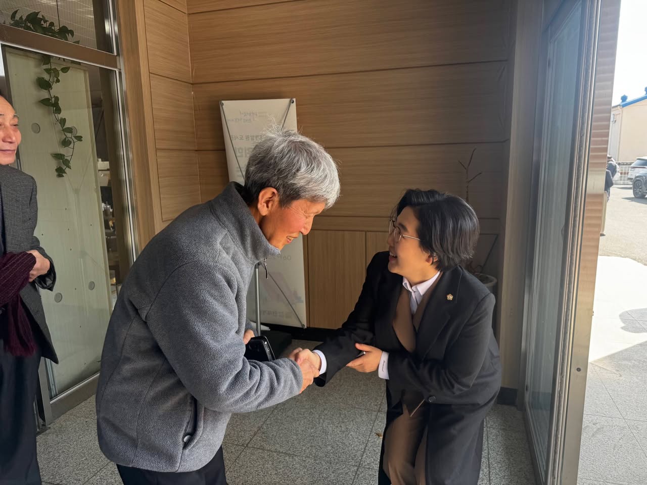 군민과 함께한 사진
