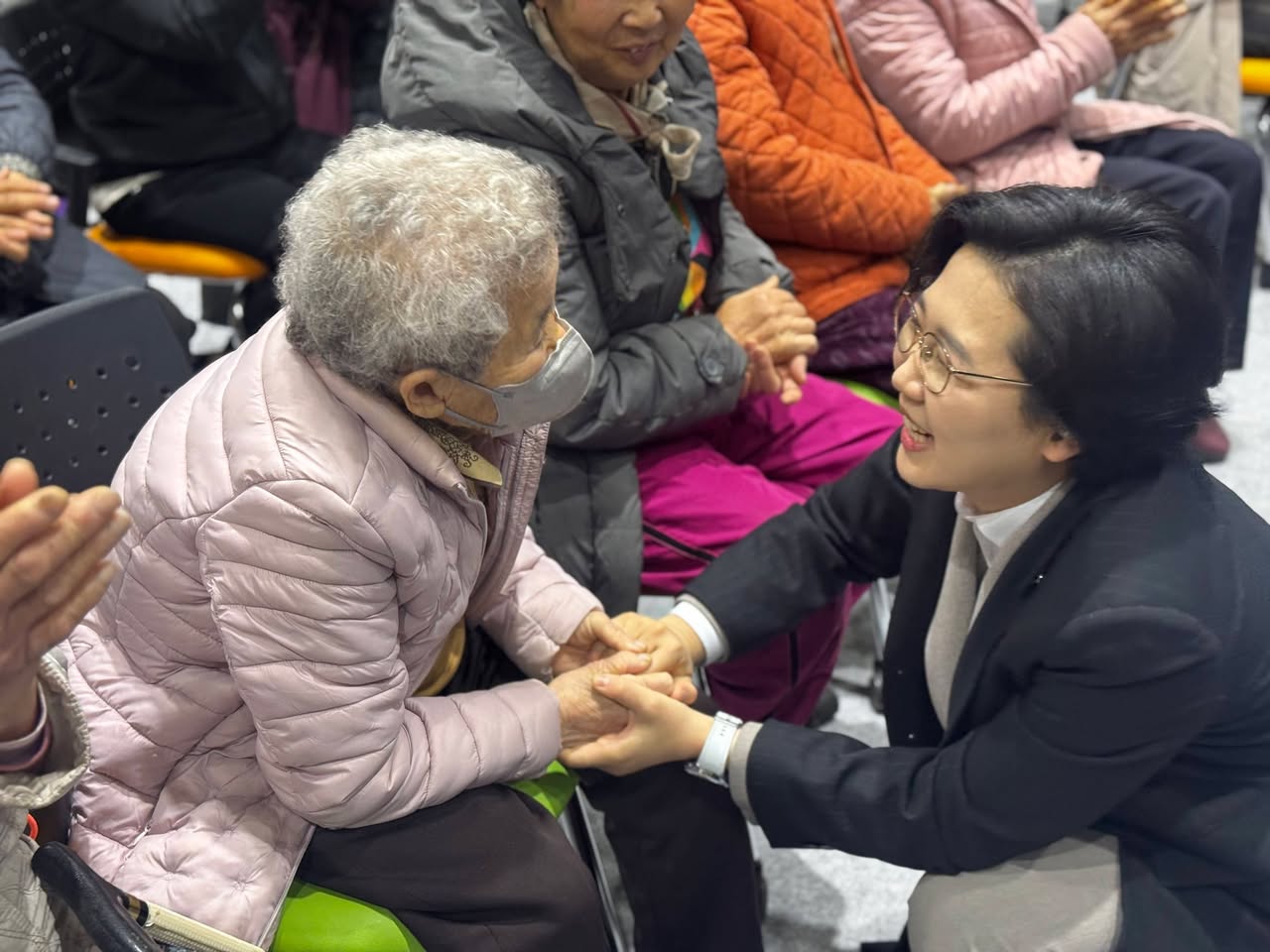군민과 함께한 사진