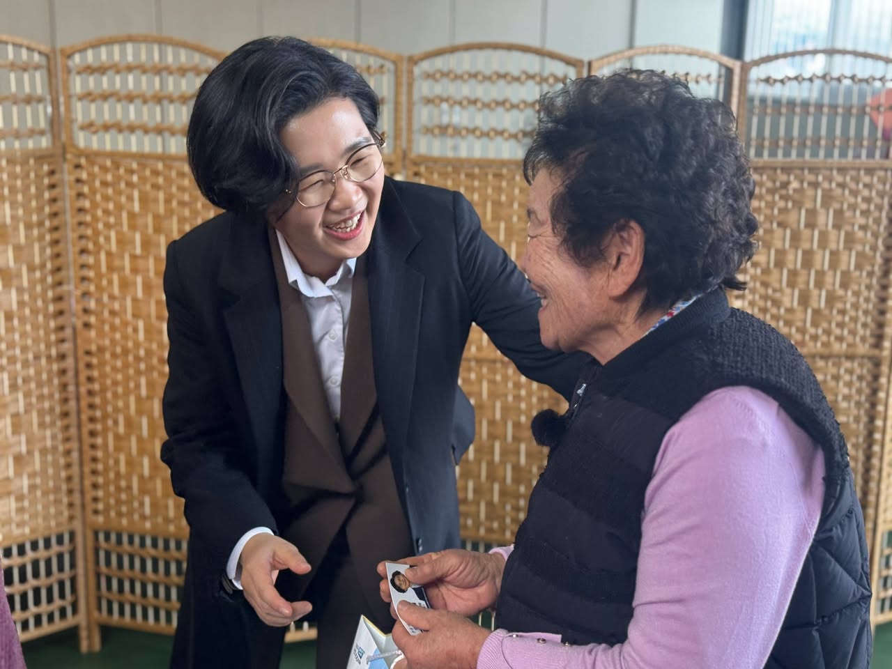 군민과 함께한 사진