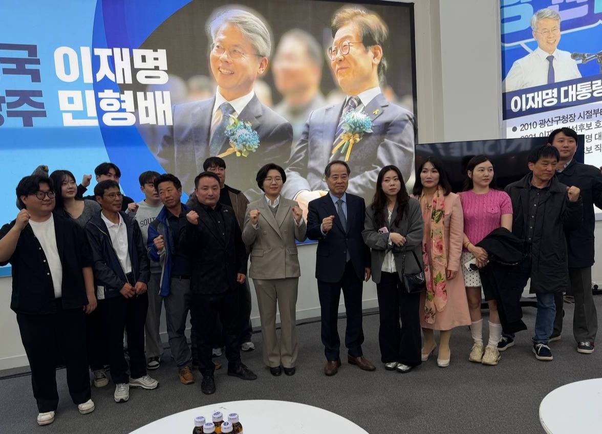 군민과 함께한 사진