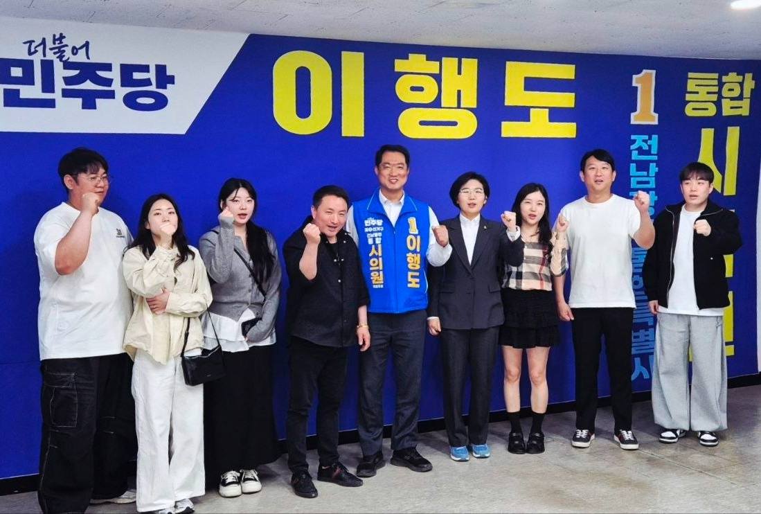 군민과 함께한 사진
