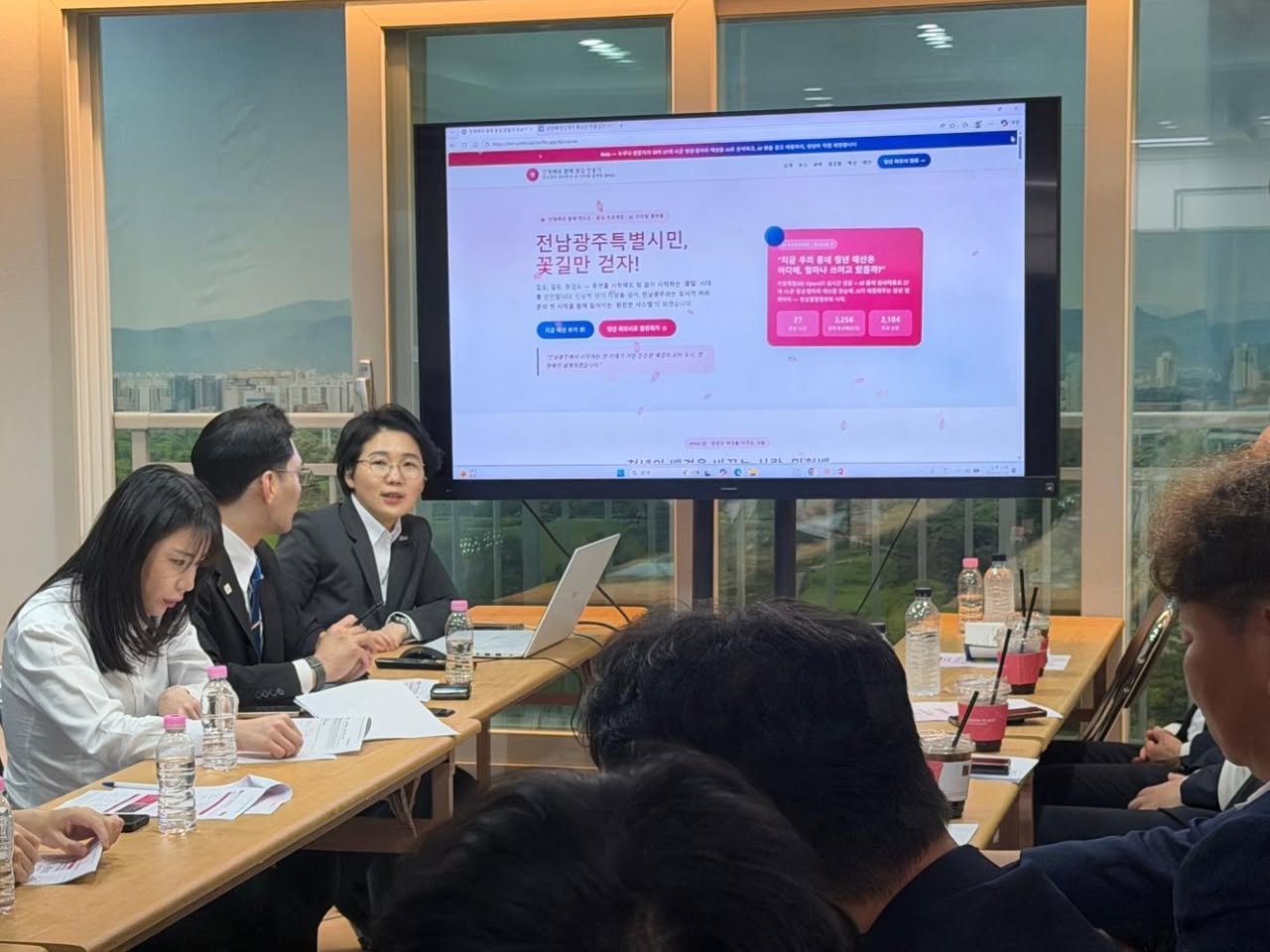 군민과 함께한 사진