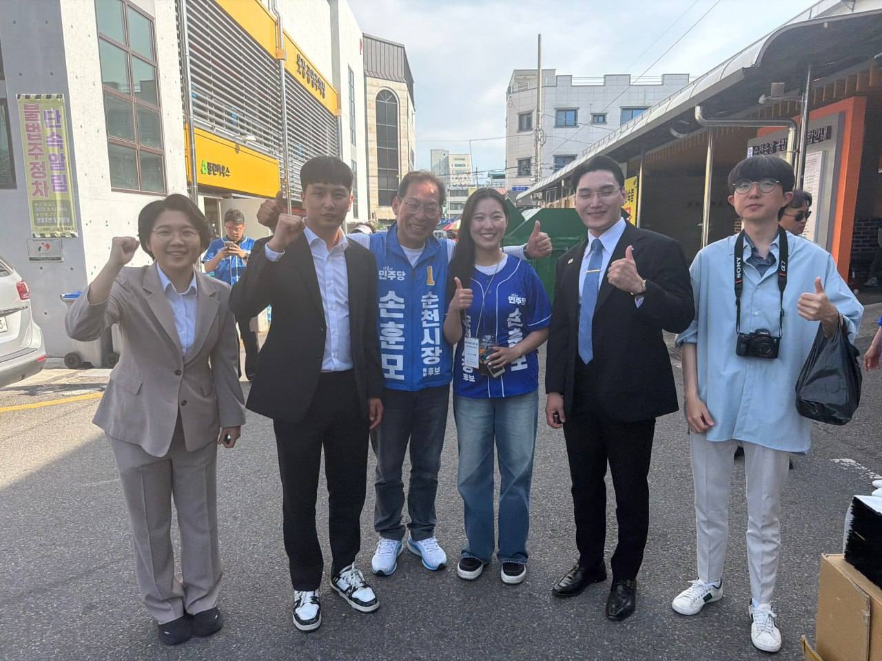 군민과 함께한 사진