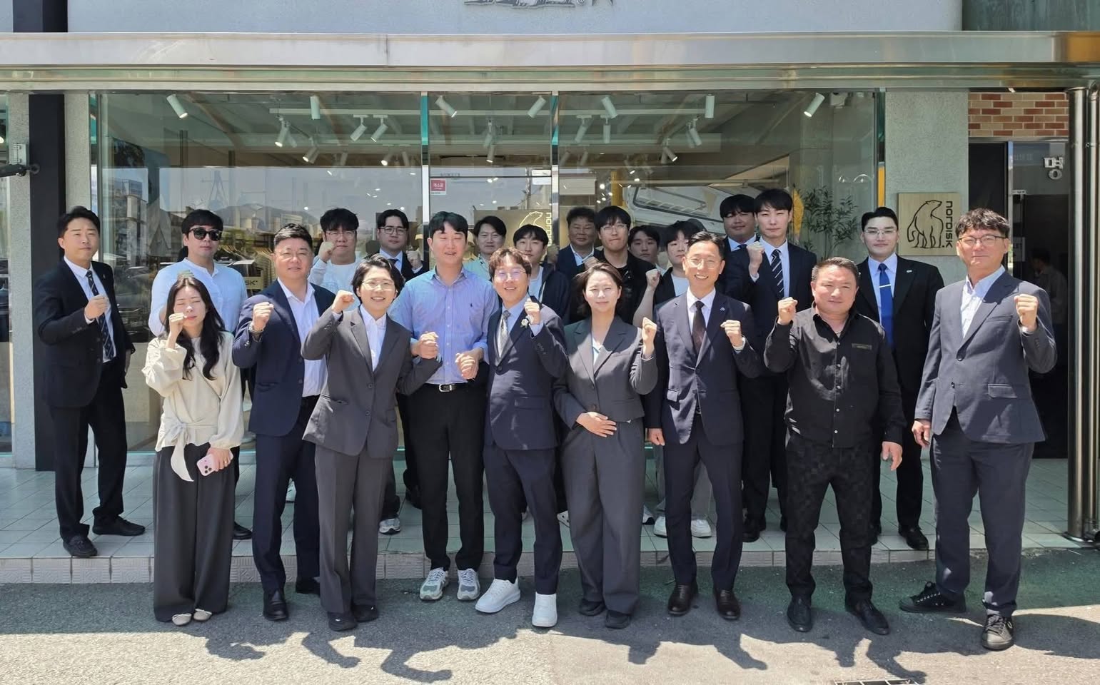 군민과 함께한 사진