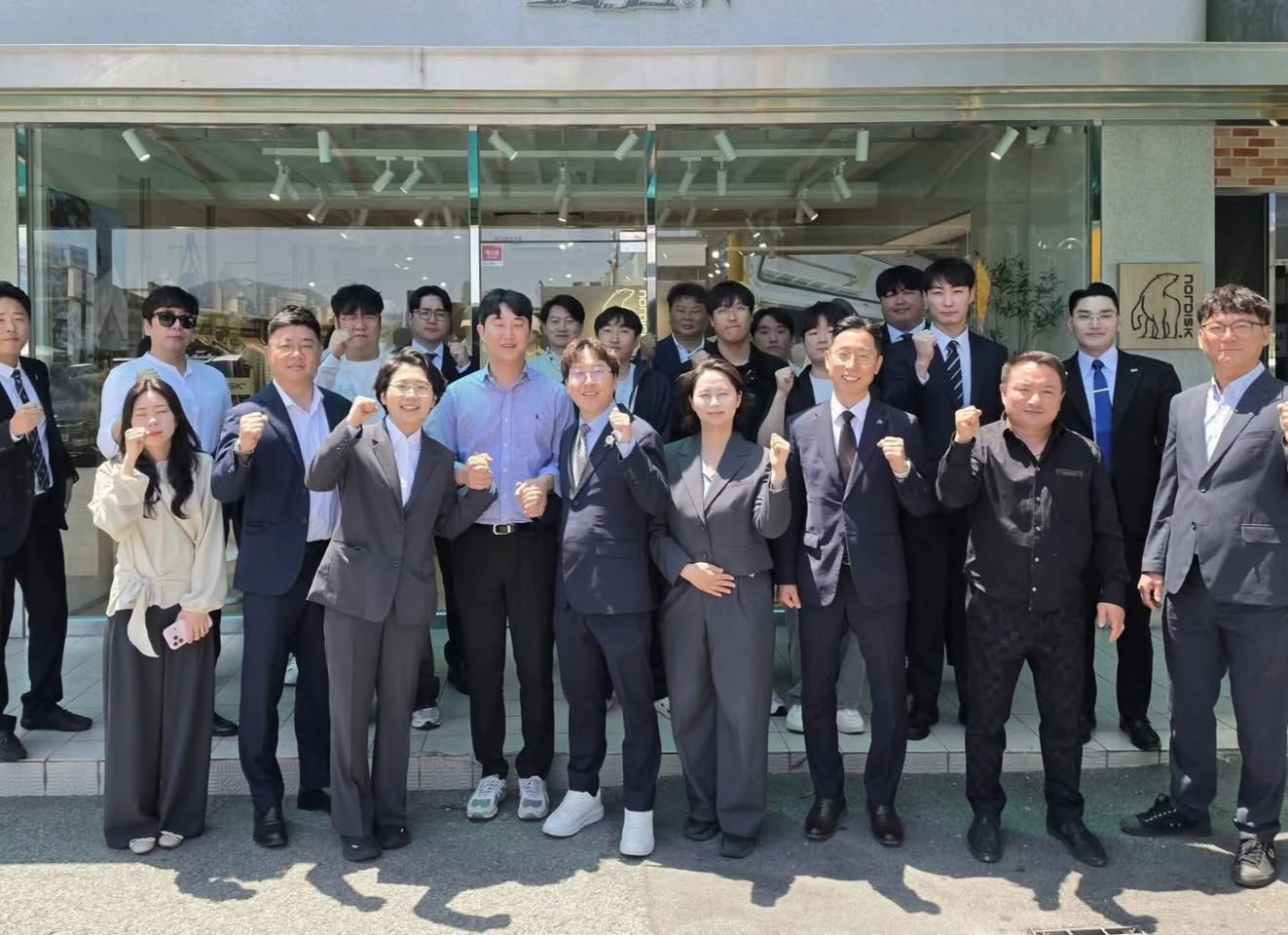군민과 함께한 사진