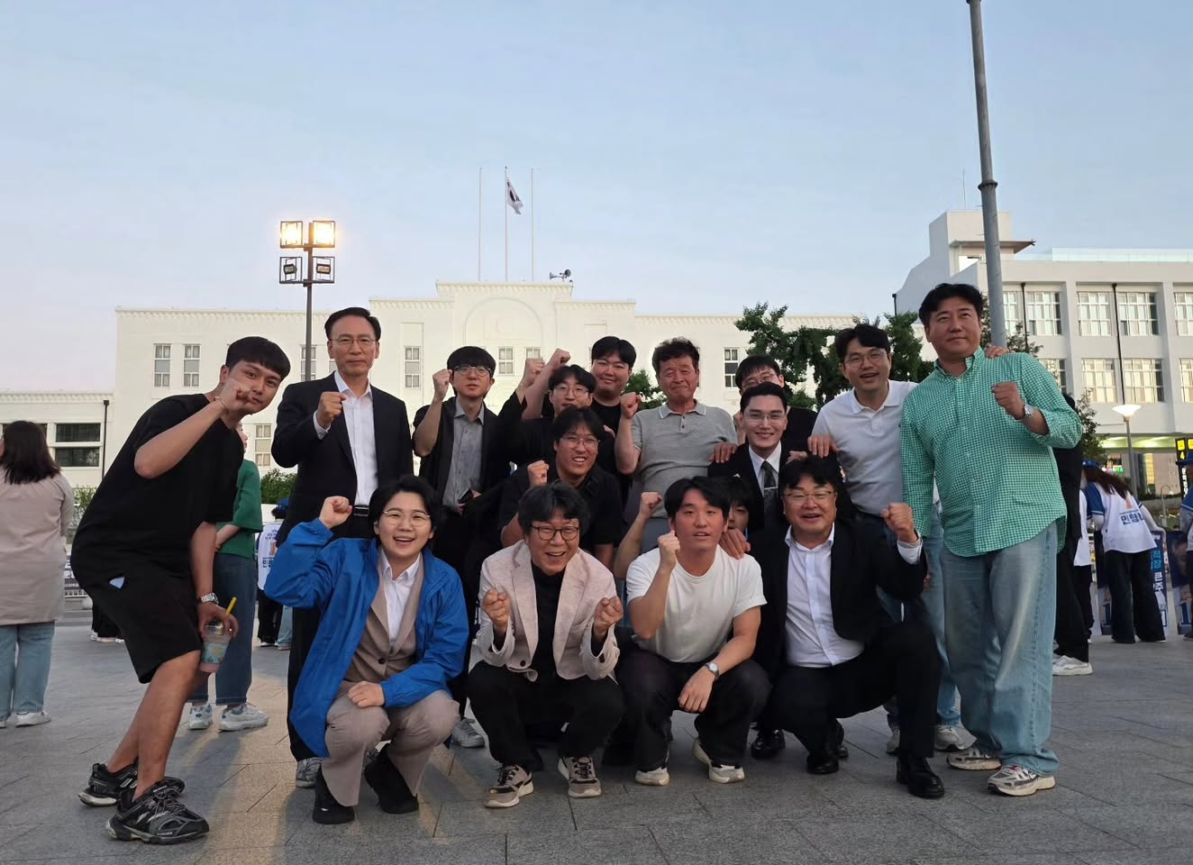 군민과 함께한 사진