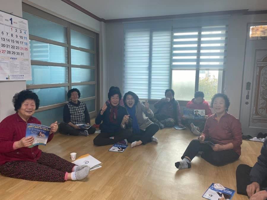 군민과 함께한 사진
