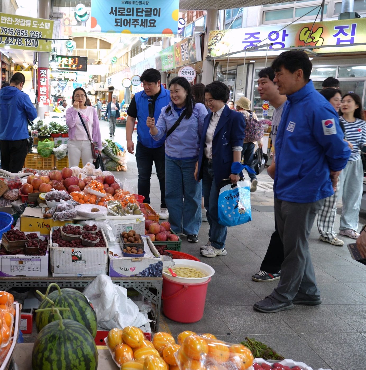 군민과 함께한 사진